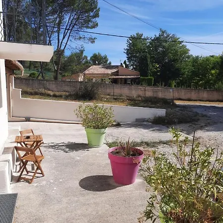 Location Venelles Villa Exterior photo