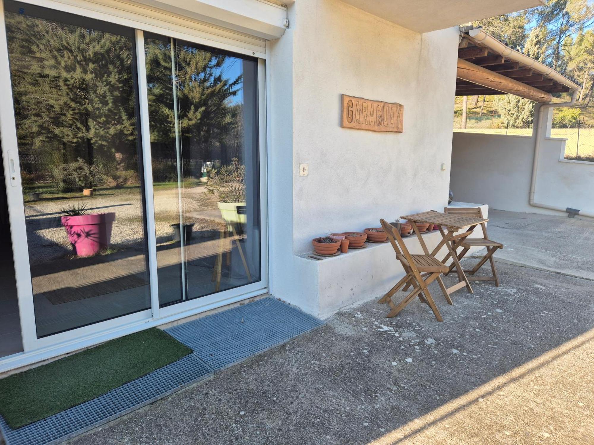 Location * Venelles